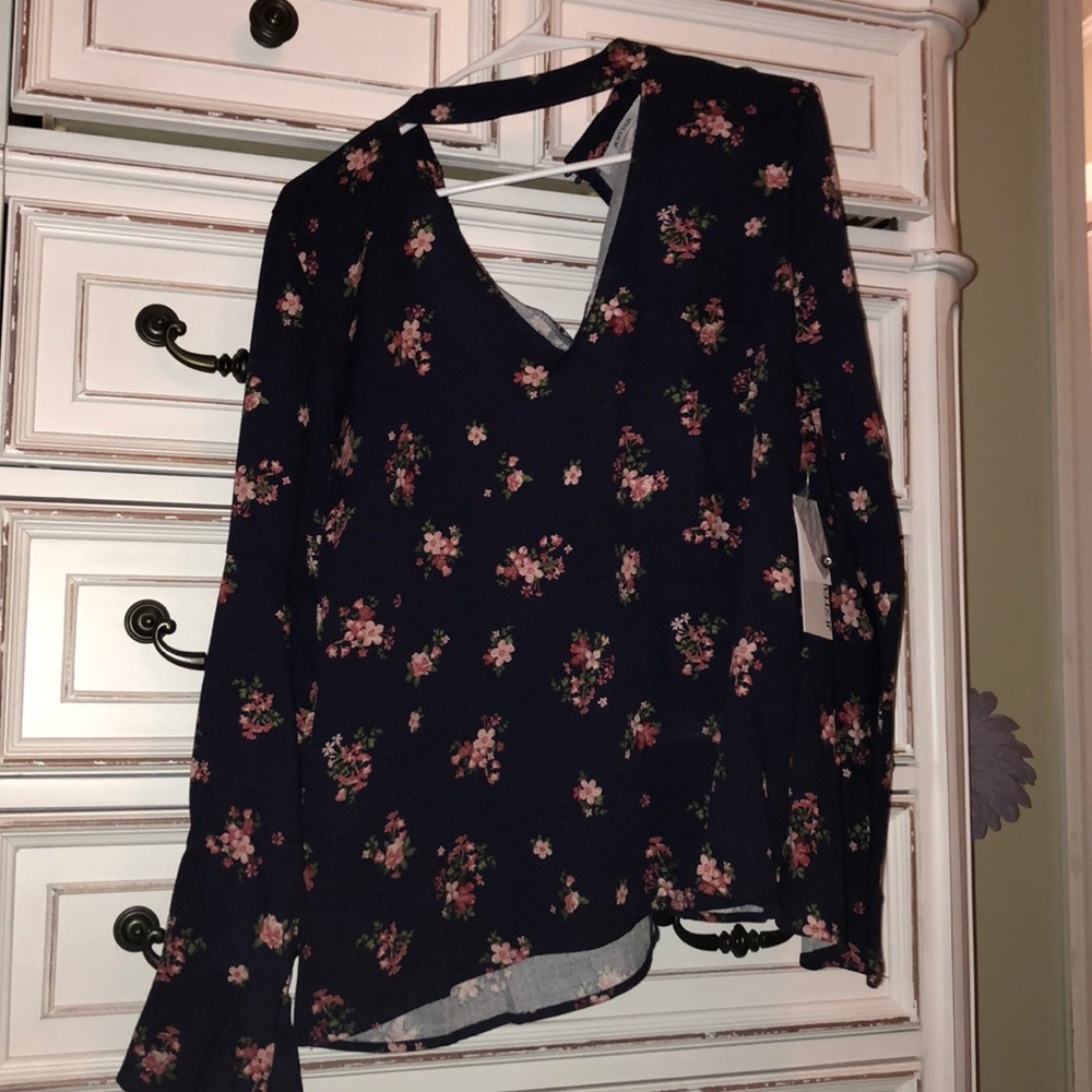Choker style v neck floral blouse